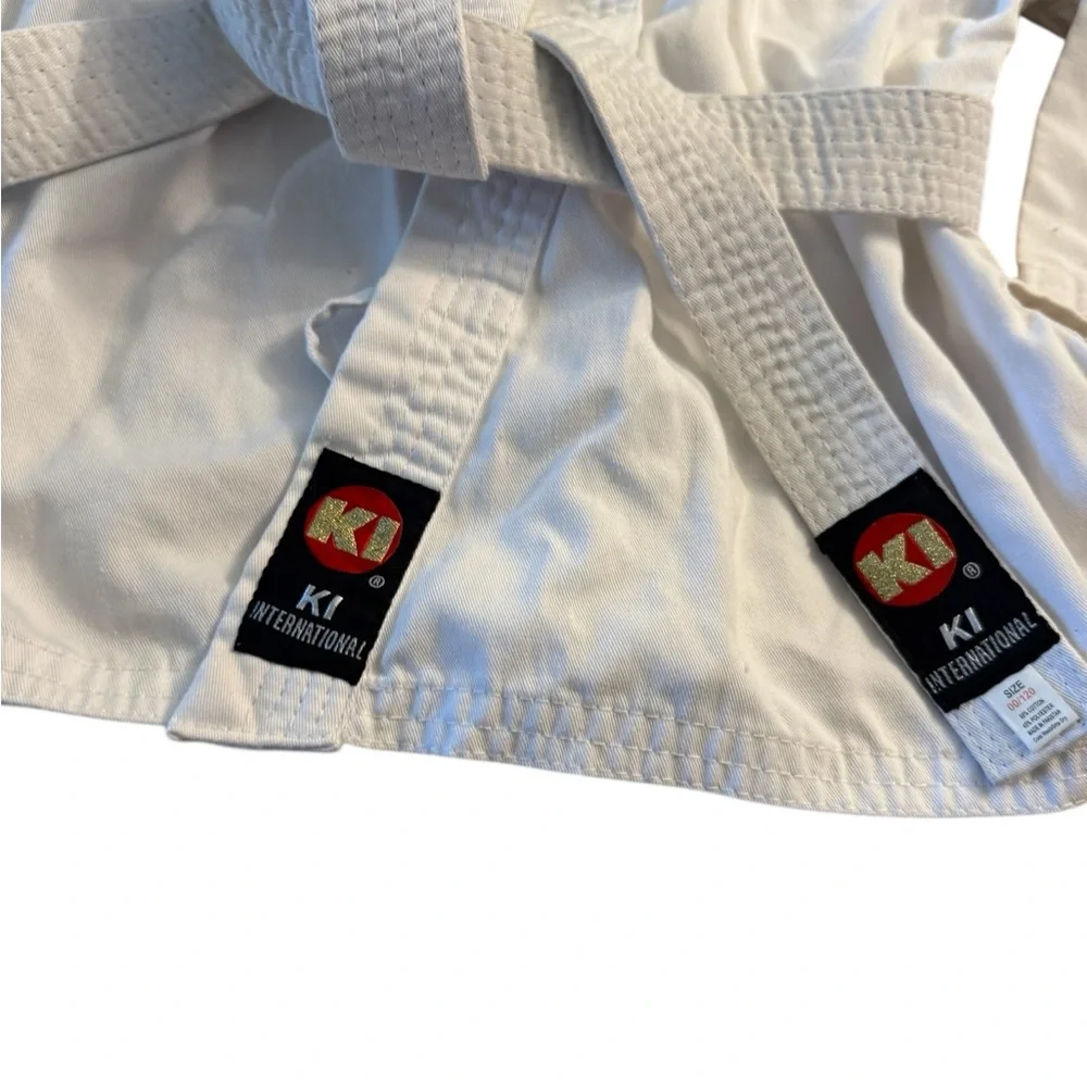 Costume KI International Martial Arts Gi Ages 3-6 White Belt Included